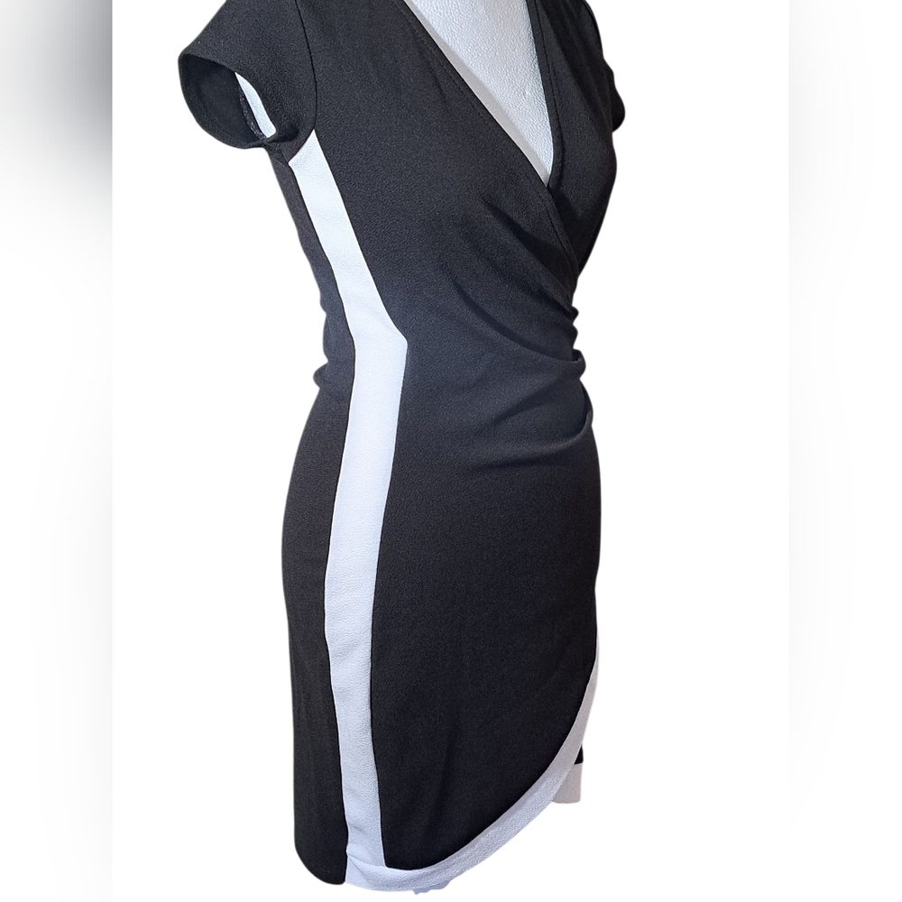 GENTLY LOVED ❤️💄 Younique SZ MD (FITS SM/MD Elegant Black and White Wrap Dress - Picture 6 of 11